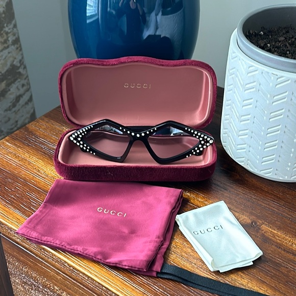 NWT Gucci Black Sunglasses with Studded Detail - Picture 1 of 8